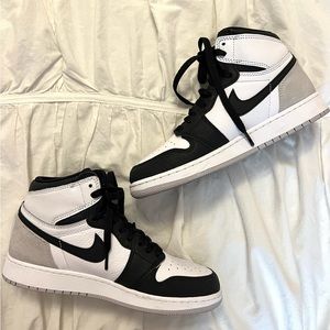 NIKE AIR JORDAN 1 (worn twice) Can fit 7 1/2!! Super cute!